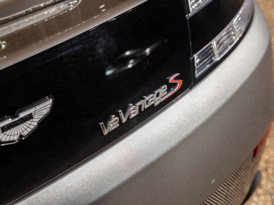 Image 13/71 of Aston Martin V12 Vantage S (2015)