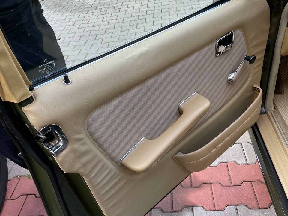 Afbeelding 12/12 van Mercedes-Benz 280 E (1982)