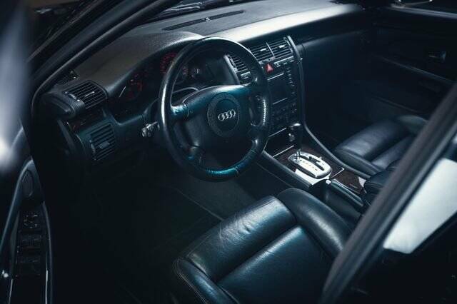 Image 8/15 of Audi S8 (1999)