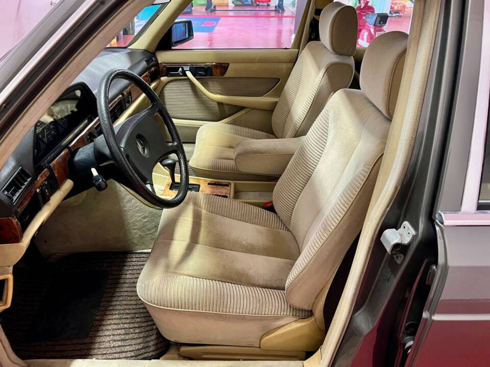 Image 9/30 of Mercedes-Benz 380 SE (1985)