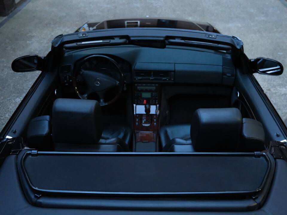 Image 65/100 of Mercedes-Benz SL 600 (1998)