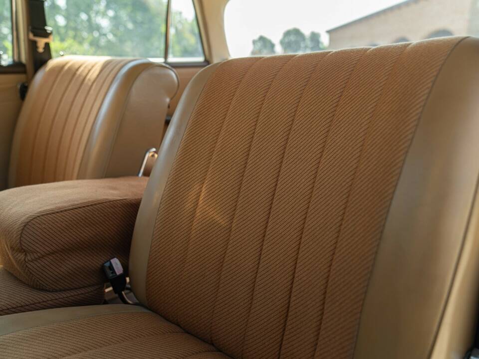 Bild 33/50 von Mercedes-Benz 200 (1966)