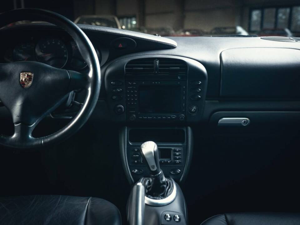 Bild 12/15 von Porsche 911 Carrera 4S (2003)