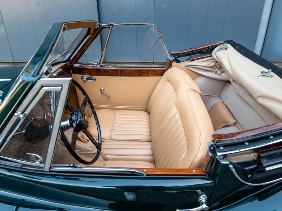 Image 17/41 of Jaguar XK 140 DHC (1955)