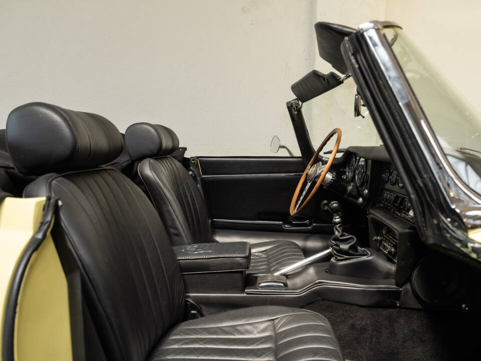 Immagine 19/32 di Jaguar E-Type (1969)