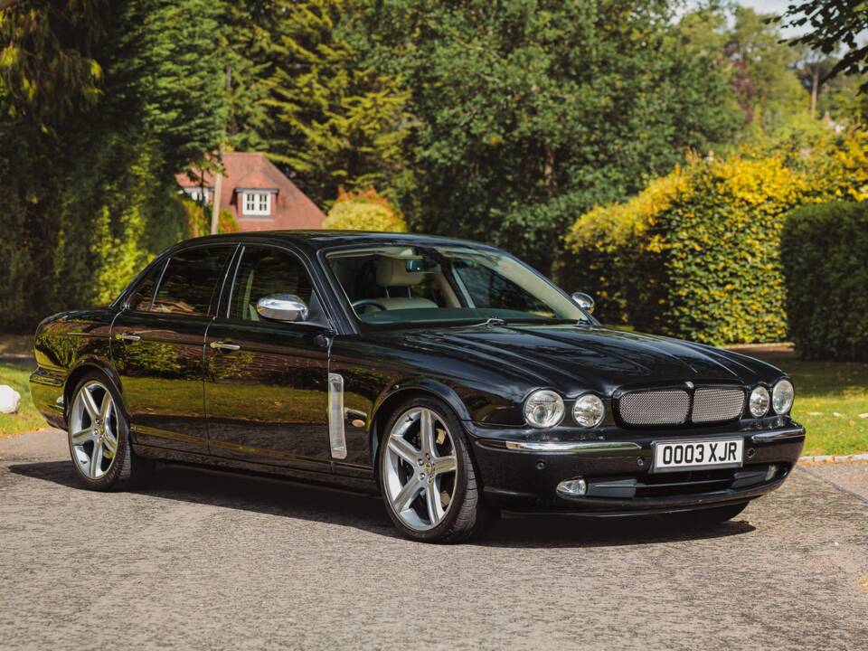 Image 1/48 of Jaguar XJR (2006)