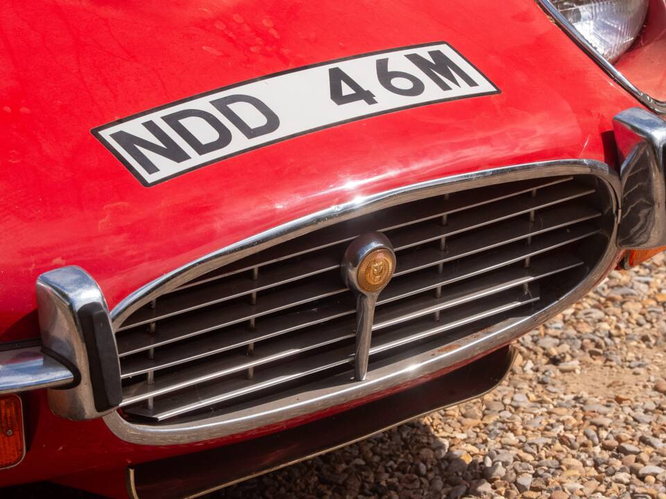 Image 35/50 de Jaguar Type E V12 (2+2) (1973)