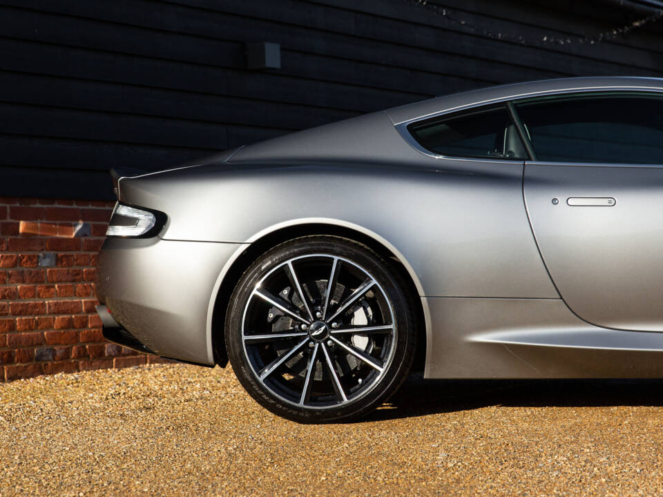 Image 37/97 of Aston Martin DB 9 GT &quot;Bond Edition&quot; (2015)