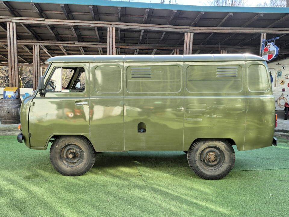 Image 3/51 of UAZ 3741 (1991)