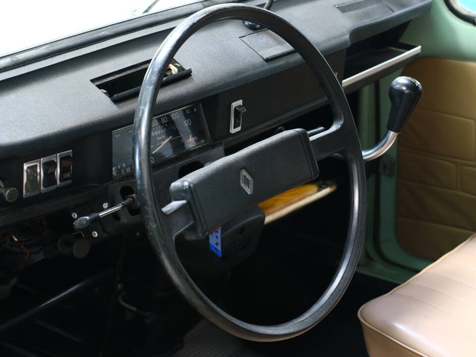 Image 16/33 de Renault R 4 TL (1981)