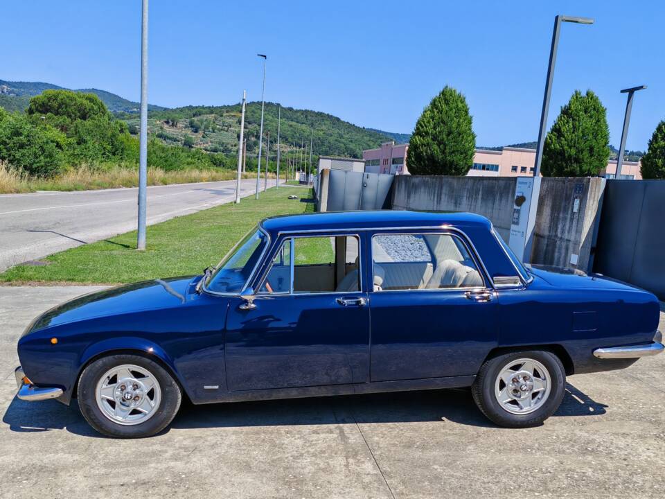 Image 4/50 of Alfa Romeo 2000 Berlina (1972)