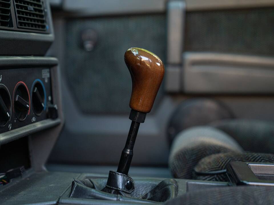 Bild 32/50 von Alfa Romeo 75 2.0 Twin Spark (1989)