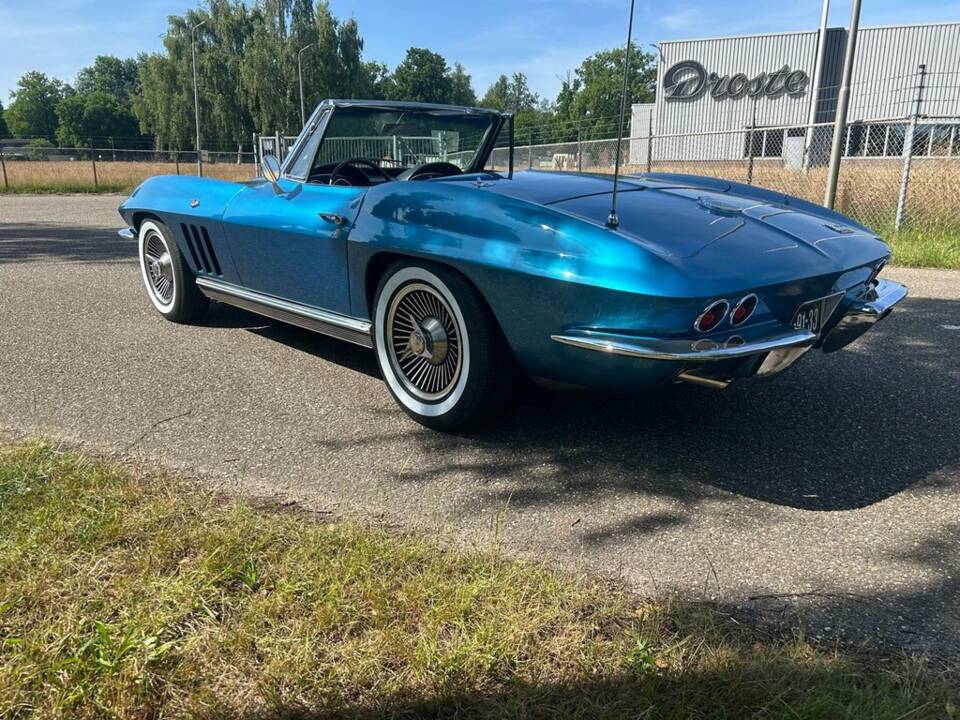 Image 5/8 of Chevrolet Corvette Sting Ray Convertible (1966)