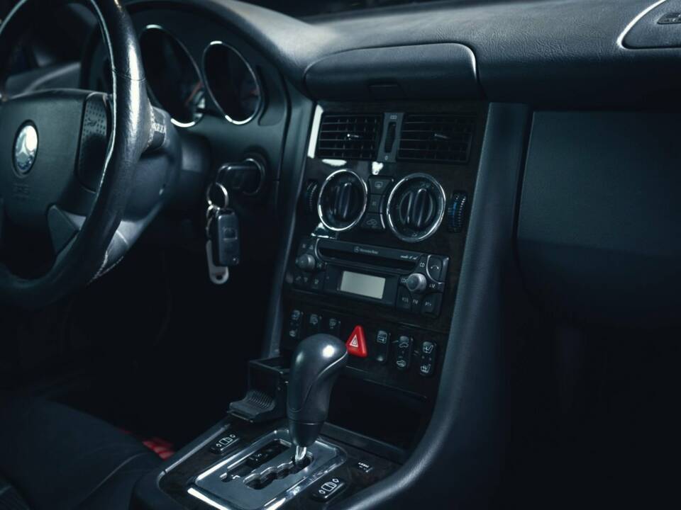 Afbeelding 13/15 van Mercedes-Benz SLK 32 AMG (2002)