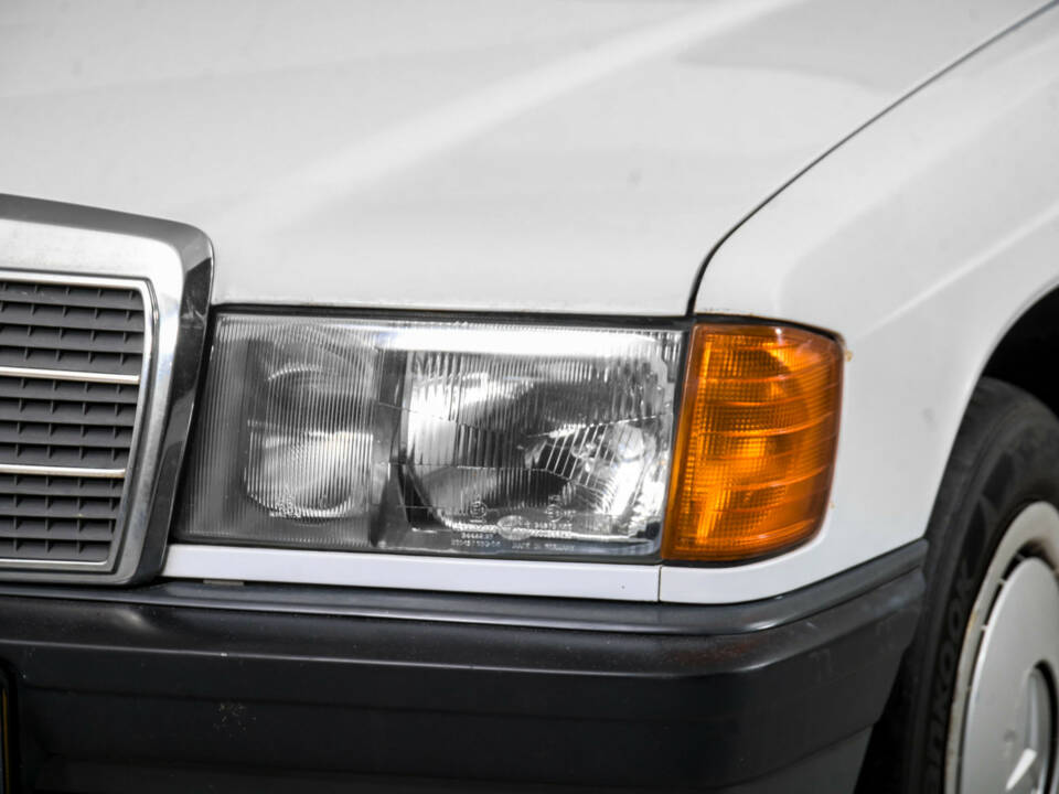 Image 21/50 de Mercedes-Benz 190 D (1985)