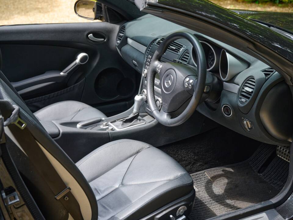 Image 4/50 of Mercedes-Benz SLK 350 (2004)