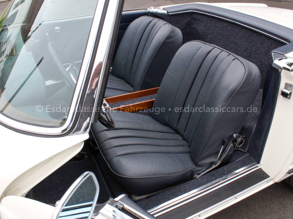 Afbeelding 13/31 van Mercedes-Benz 230 SL (1967)