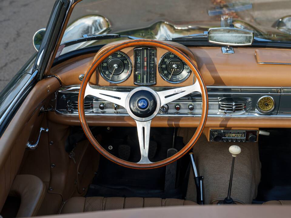 Image 16/25 de Mercedes-Benz 300 SL Roadster (1961)