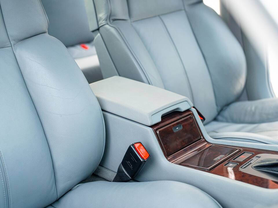 Image 32/55 of BMW 740i (1997)