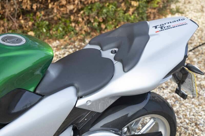 Bild 38/45 von Benelli Tornado Tre 900 (2003)