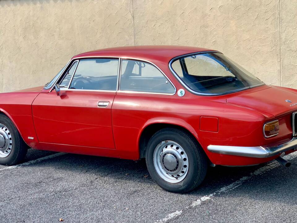 Bild 9/19 von Alfa Romeo Giulia 1300 GT Junior (1969)