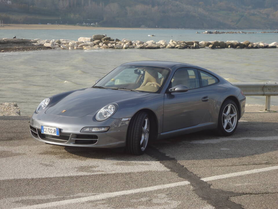 Image 3/28 of Porsche 911 Carrera (2006)