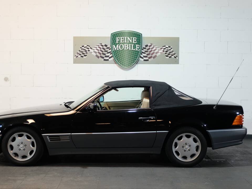 Image 21/26 of Mercedes-Benz 500 SL (1991)