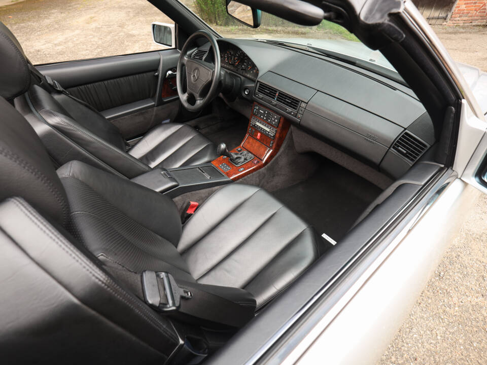 Image 10/76 of Mercedes-Benz 300 SL-24 (1993)