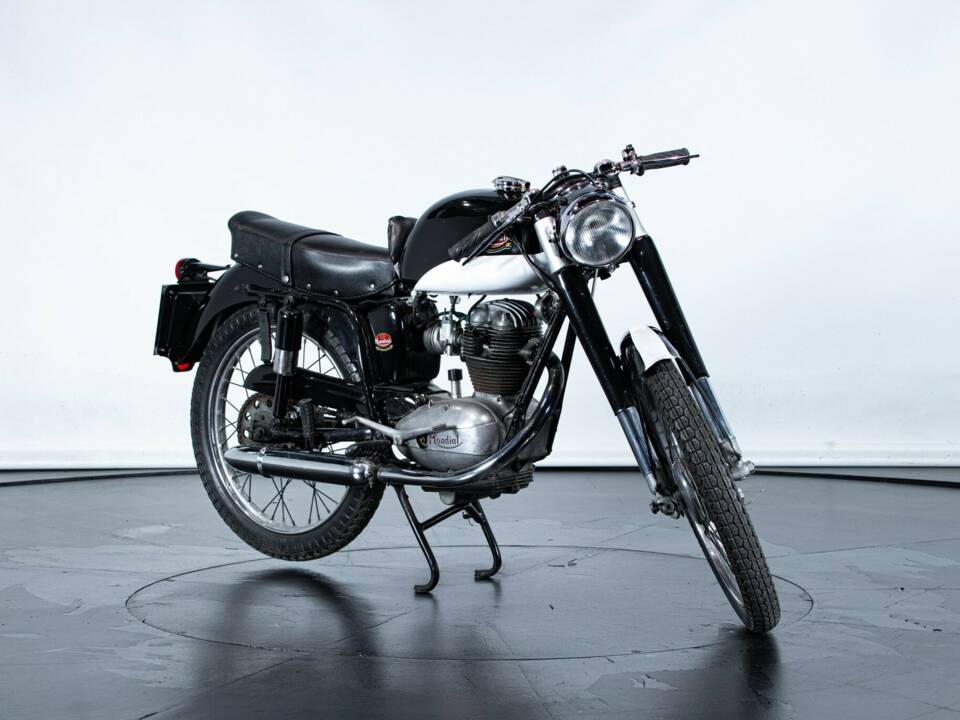 Image 4/50 of Mondial 125 (1961)