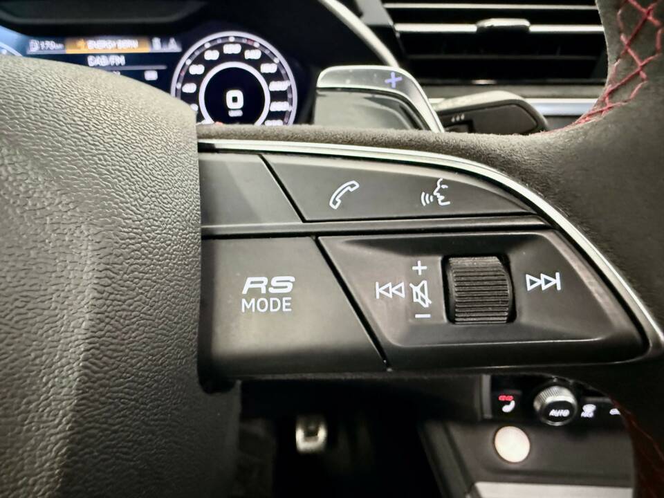 Image 21/28 of Audi RS Q3 (2019)