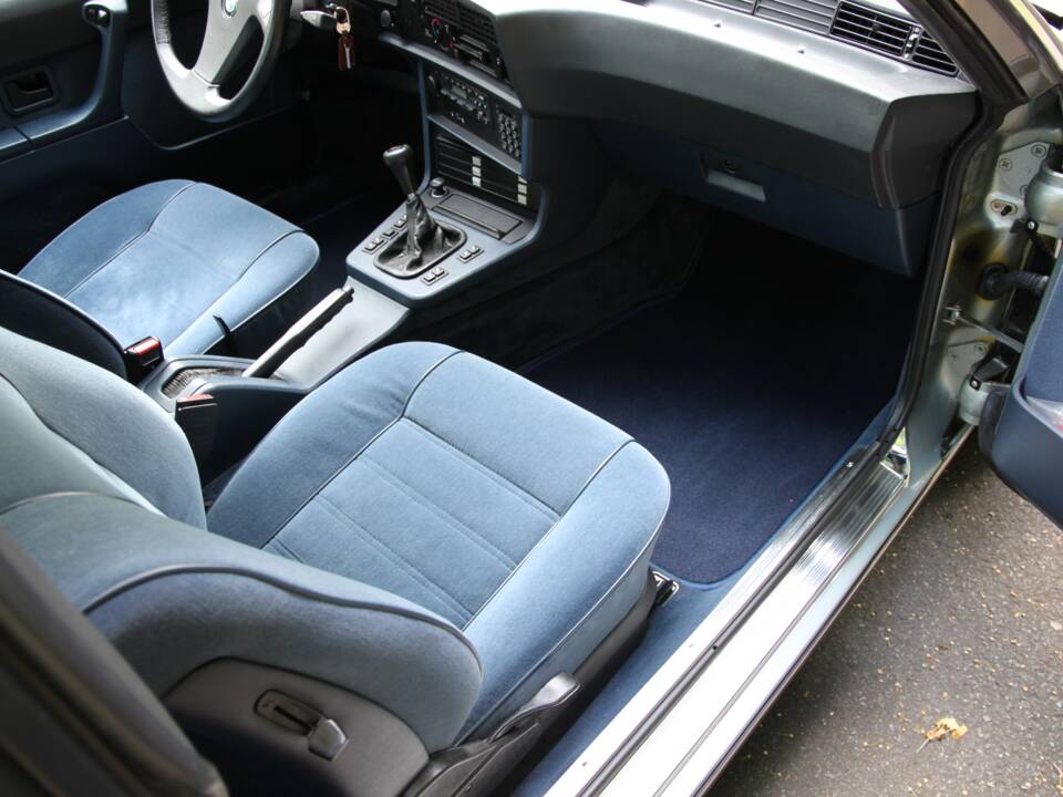 Image 17/36 of BMW 635 CSi (1984)
