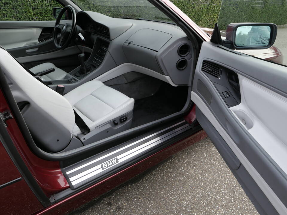 Image 12/21 of BMW 850i (1990)