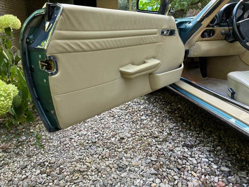 Image 17/30 of Mercedes-Benz 560 SL (1988)