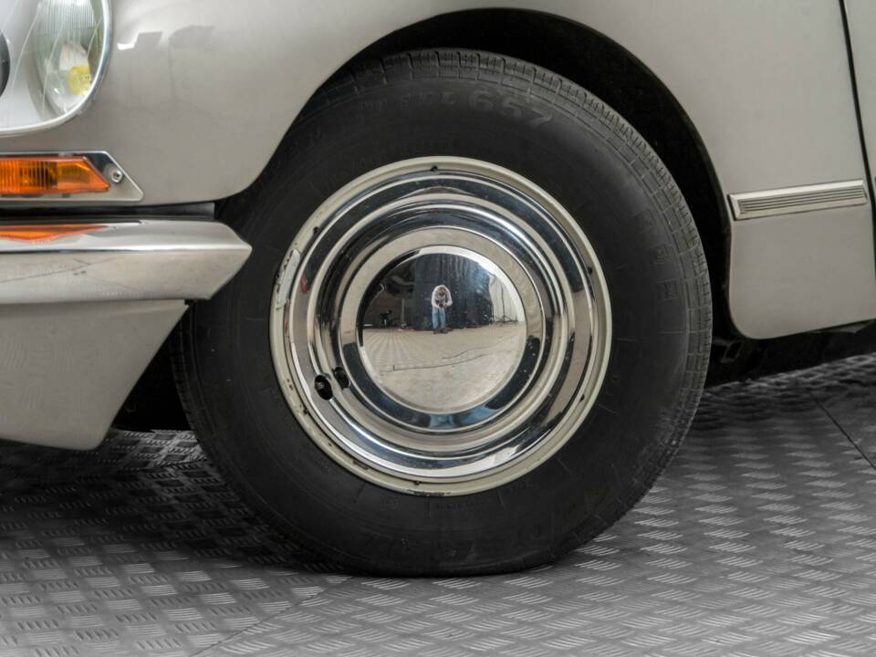 Image 4/50 of Citroën D Spécial (1971)