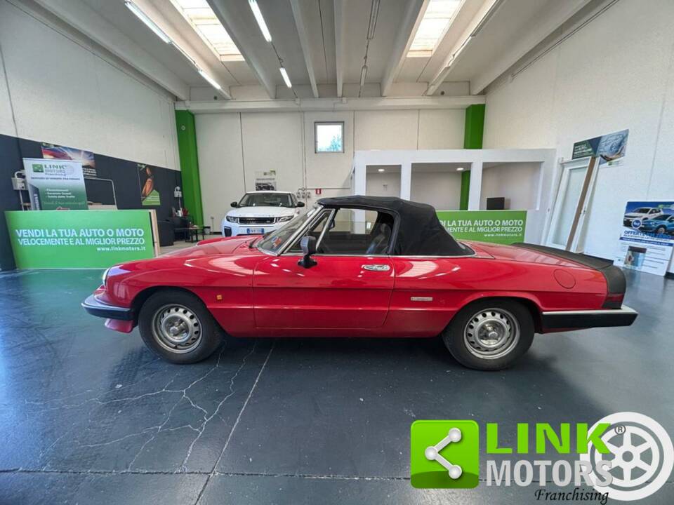 Image 2/10 de Alfa Romeo 1.6 Spider (1987)