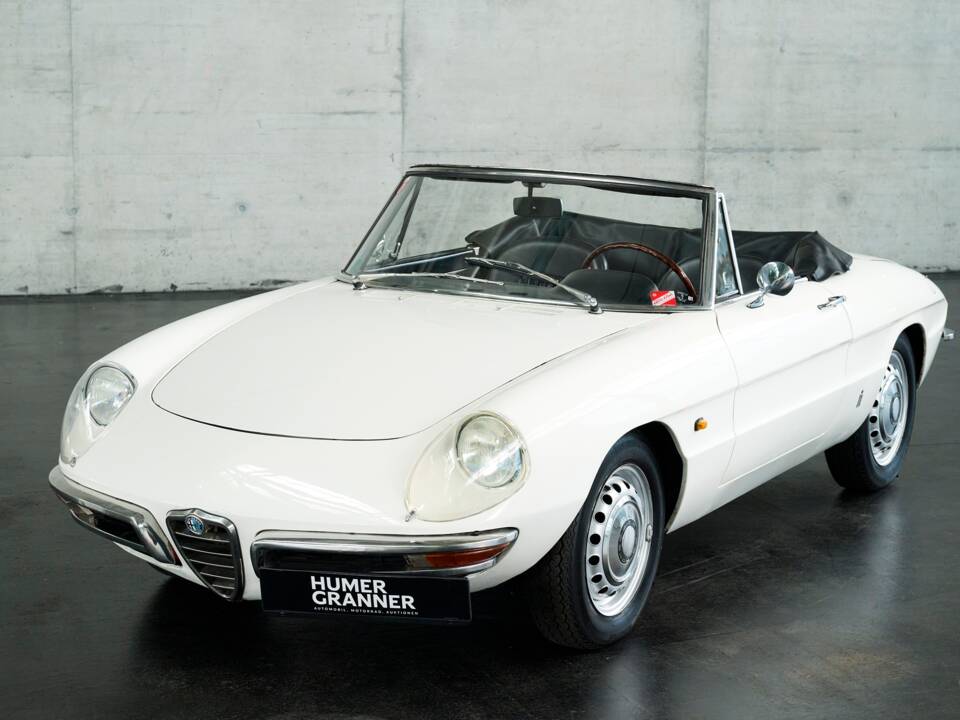 Image 6/50 of Alfa Romeo 1600 Spider Duetto (1966)