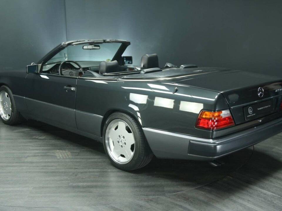Bild 4/50 von Mercedes-Benz 300 CE-24 3.4 AMG (1993)