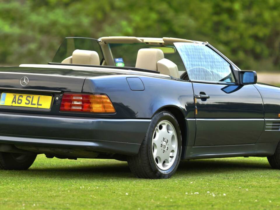 Image 16/50 of Mercedes-Benz SL 500 (1995)