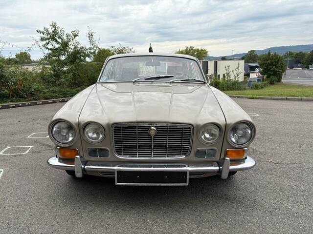 Bild 3/40 von Jaguar XJ 6 4.2 (1971)
