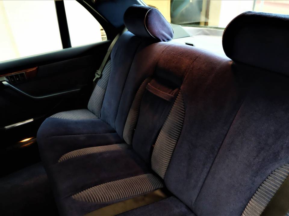 Immagine 58/84 di Mercedes-Benz 560 SEL (1987)