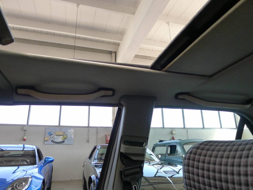 Image 7/34 de Mercedes-Benz 190 E 1.8 (1991)