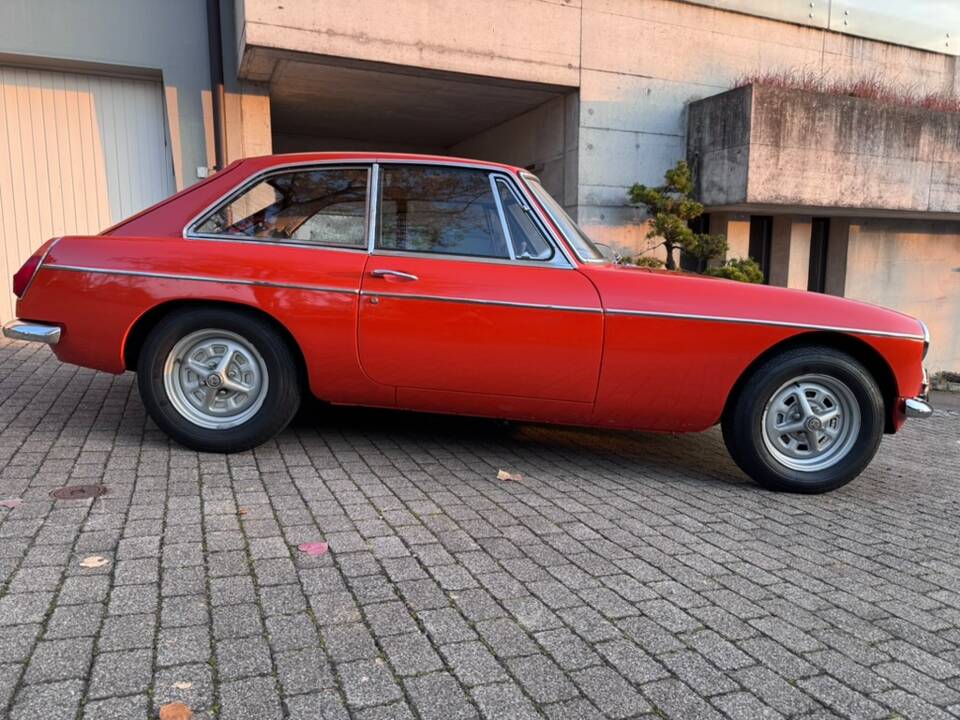 Immagine 4/13 di MG MGB GT (1973)