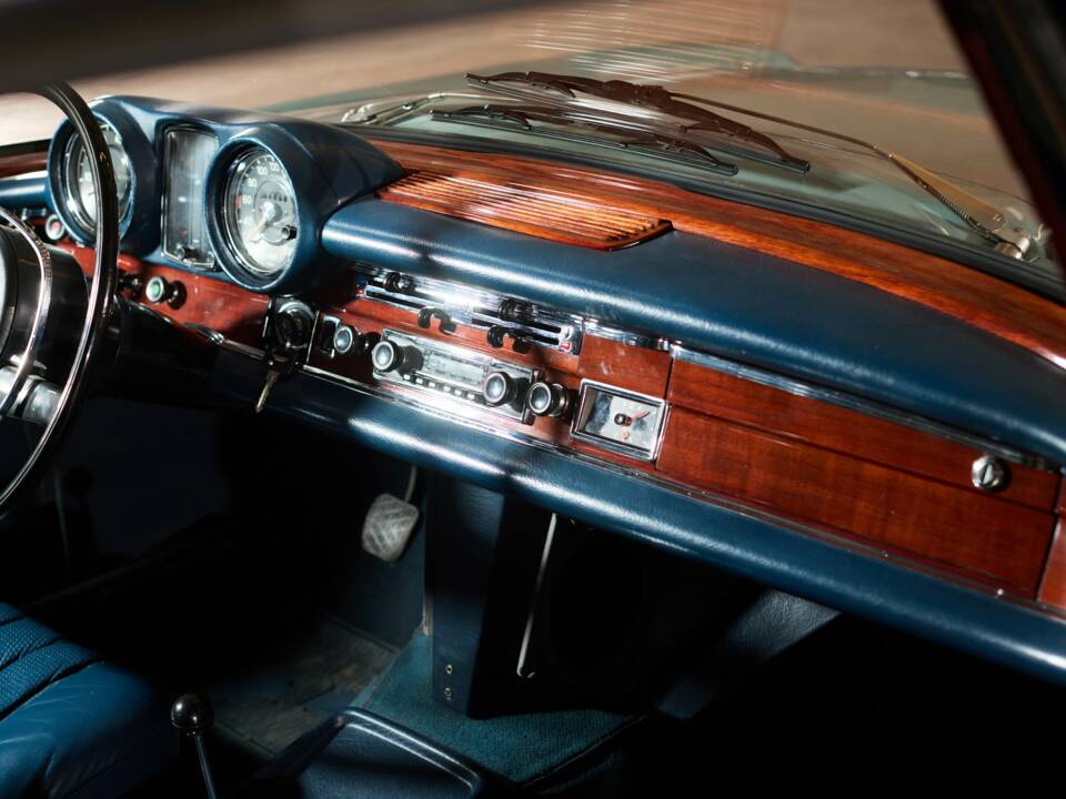 Image 28/91 of Mercedes-Benz 280 SE (1970)