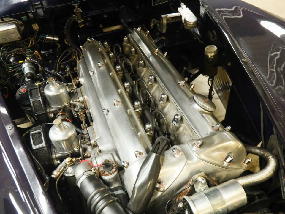 Image 32/50 of Jaguar XK 140 DHC (1955)
