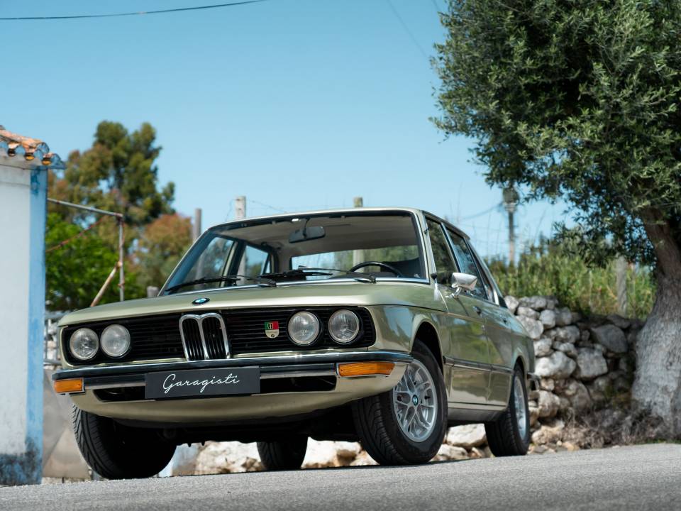 Image 4/31 of BMW 520 (1974)
