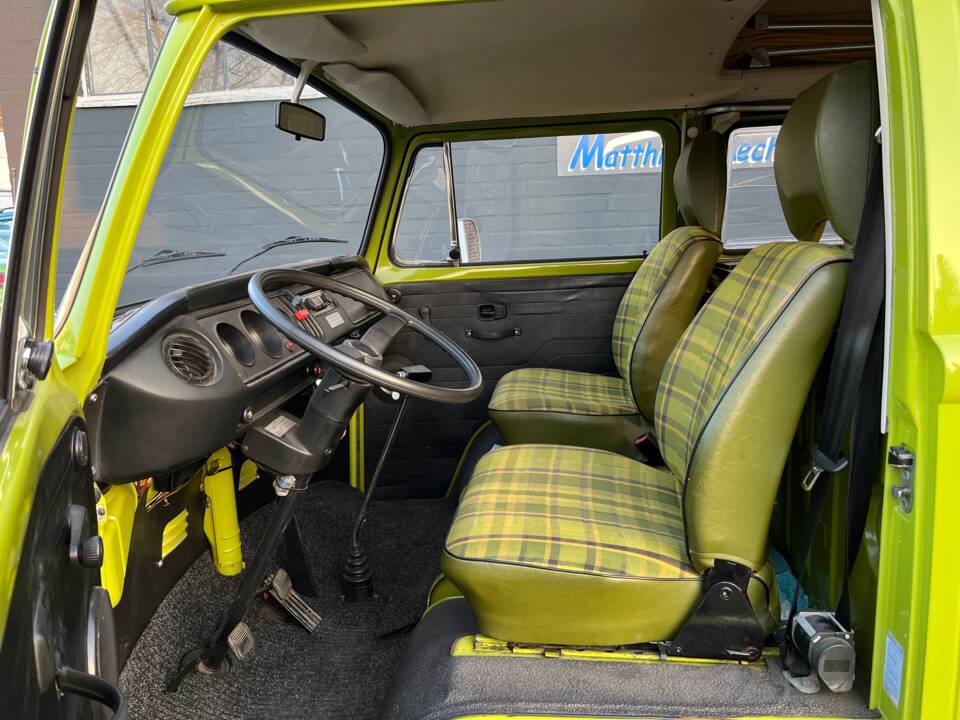Image 15/57 of Volkswagen T2b Westfalia (1978)