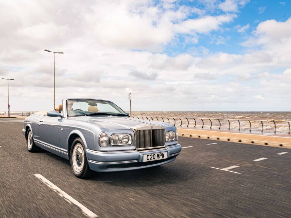 Immagine 15/38 di Rolls-Royce Corniche V (2001)