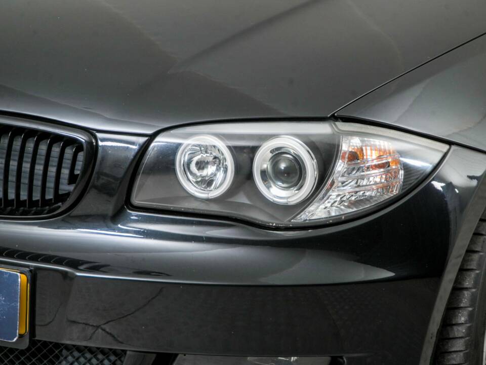 Image 22/50 of BMW 125i (2008)