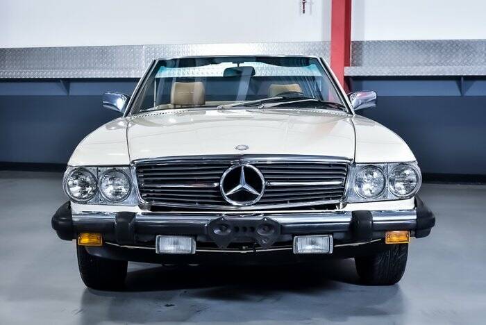 Immagine 3/7 di Mercedes-Benz 380 SL (1984)