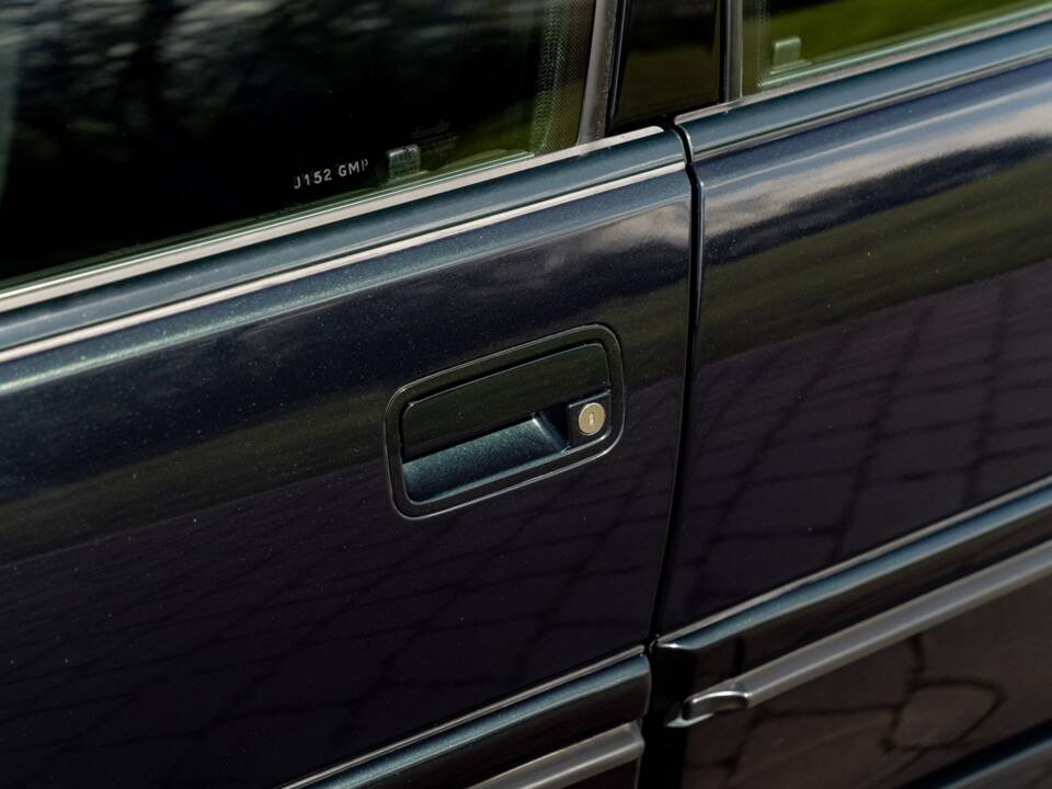 Image 23/75 of Lotus Carlton (1991)